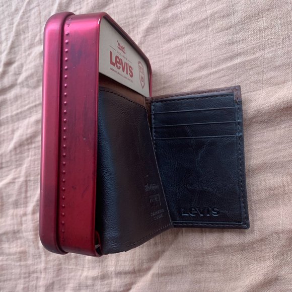 NWT Levi's Trifold Wallet Brown - Picture 4 of 6